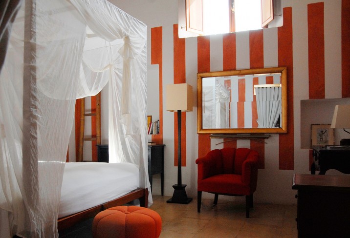 Mr & Mrs Smith - Rosso Amoroso Room