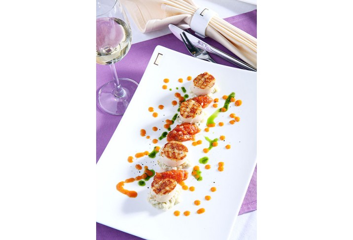 Mr & Mrs Smith - Dining