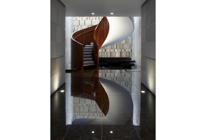Mr & Mrs Smith - Hotel staircase