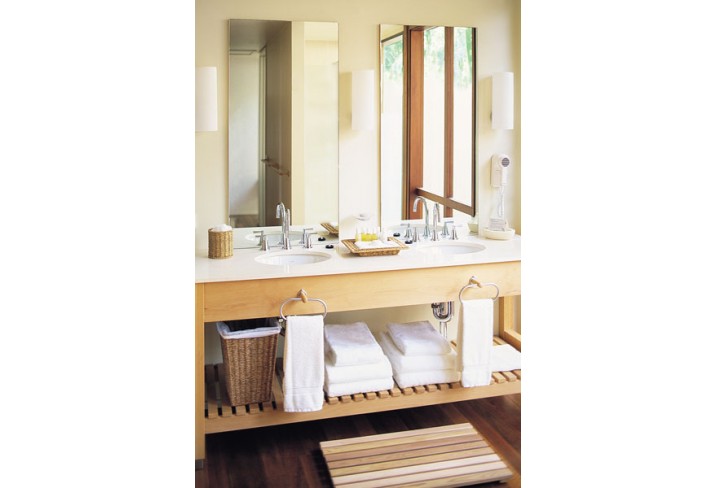 Mr & Mrs Smith - Quarters bathroom