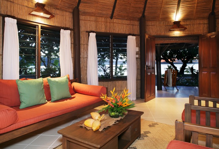 Mr & Mrs Smith - Oceanview Bure
