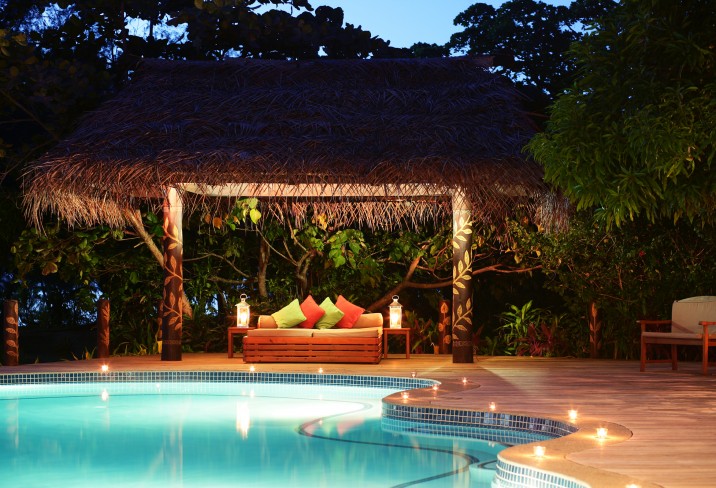 Mr & Mrs Smith - Pool and bar
