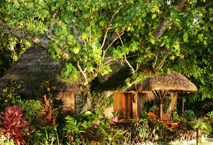 Mr & Mrs Smith - Beachfront Bure