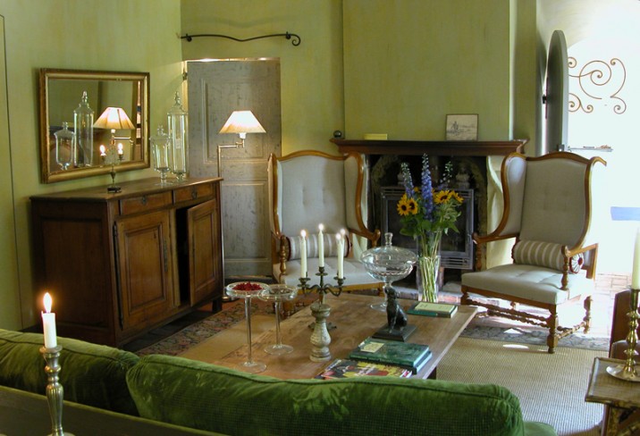Mr & Mrs Smith - Lounge