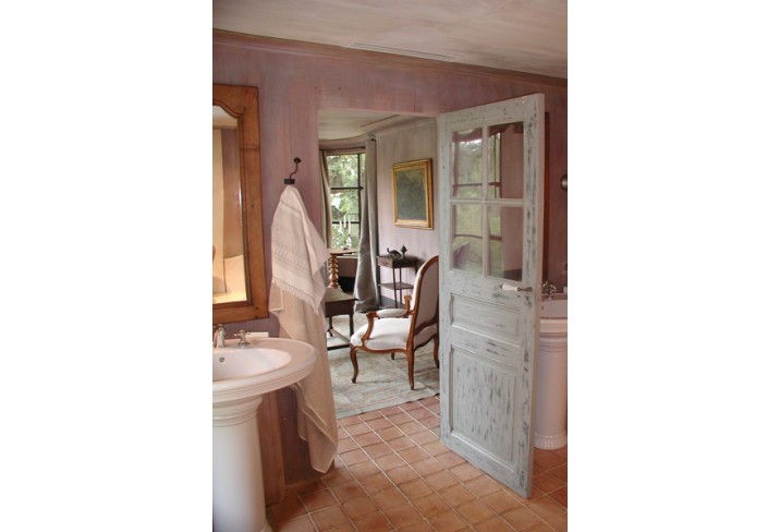 Mr & Mrs Smith - Isodora bathroom