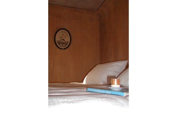 Mr & Mrs Smith - Isodora bed detail
