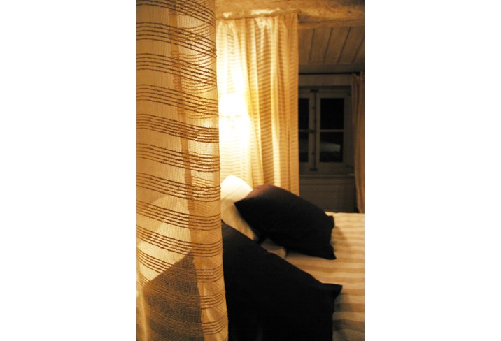 Mr & Mrs Smith - Serguey bedroom detail