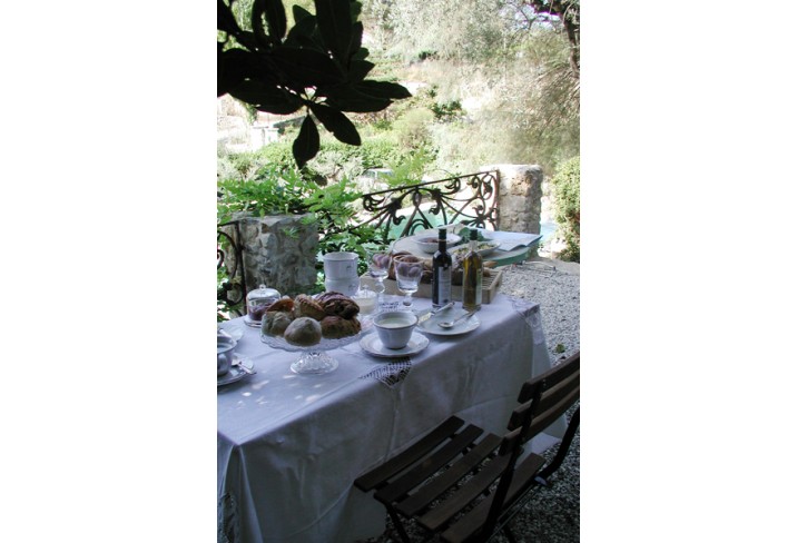 Mr & Mrs Smith - Breakfast on the patio