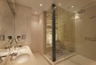 deluxe bathroom no8