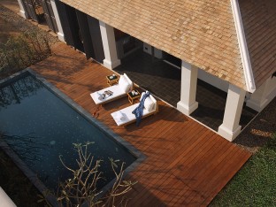 0000051225_1ListingPool-Suite-exterior-2