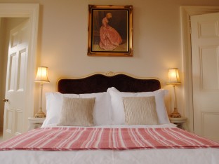 Aimee Bed