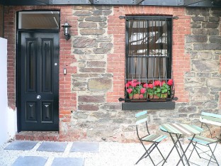 0000035173_Front-Courtyard1